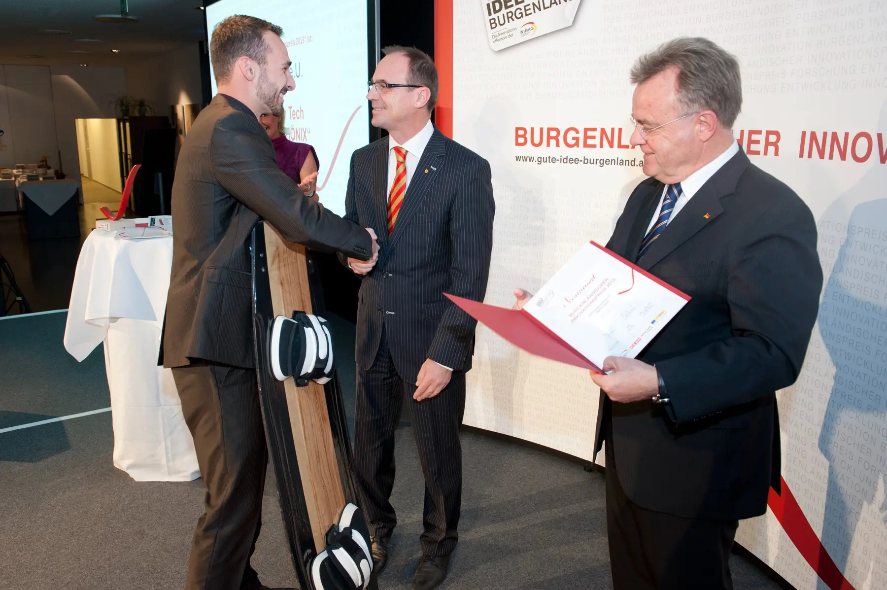 Herbert Schiwampl bei der Überreichung der Nominierung zum Burgenländischen Innovationspreis 2013