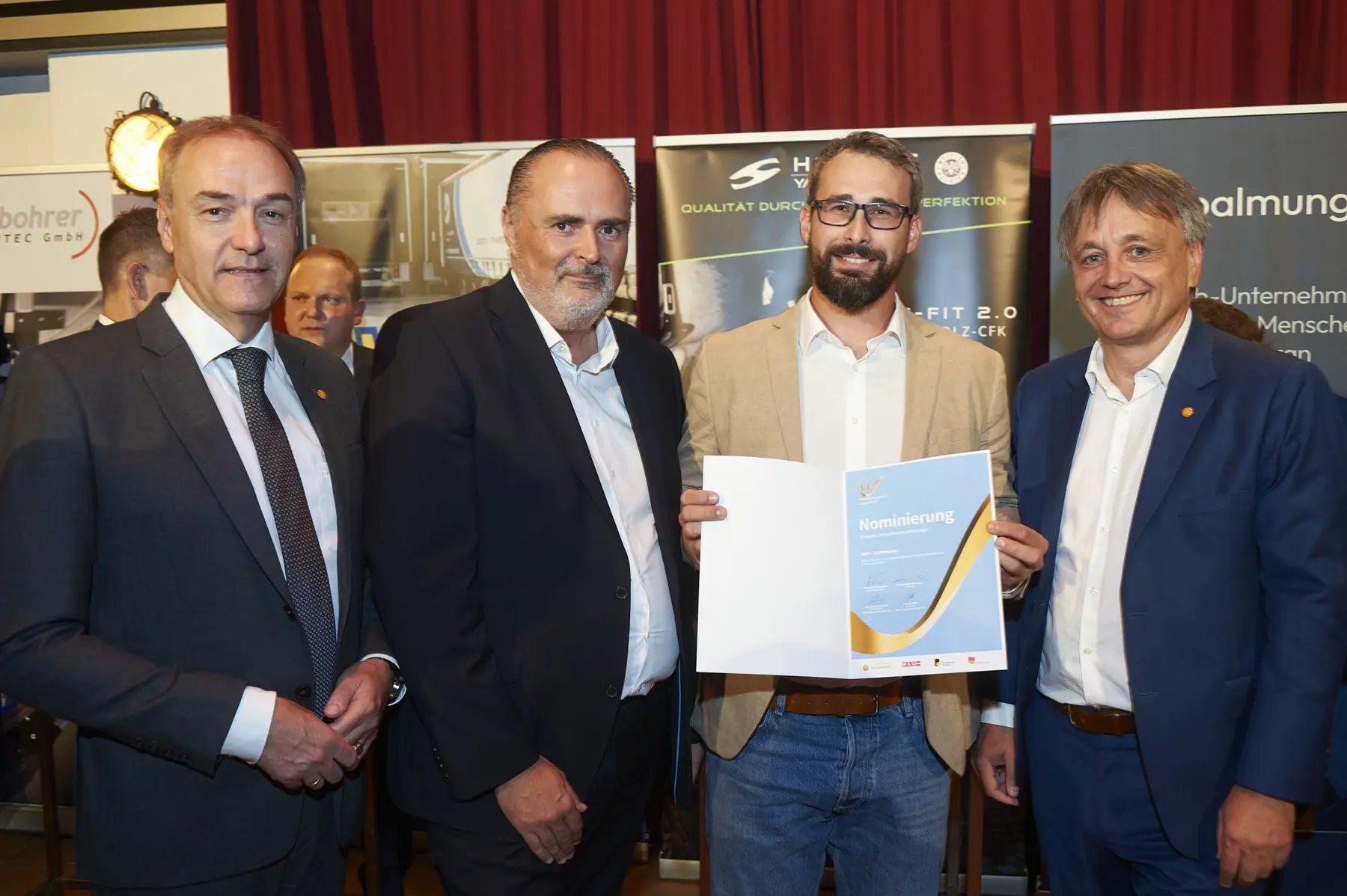 Herbert Schiwampl mit der Nominierungsurkunde zum Burgenländischen Innovationspreis 2024